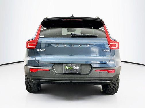 2022 Volvo XC40 T5 R-Design