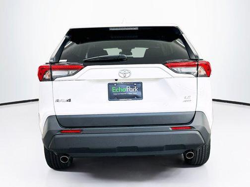 Ice Cap 2024 Toyota RAV4 LE