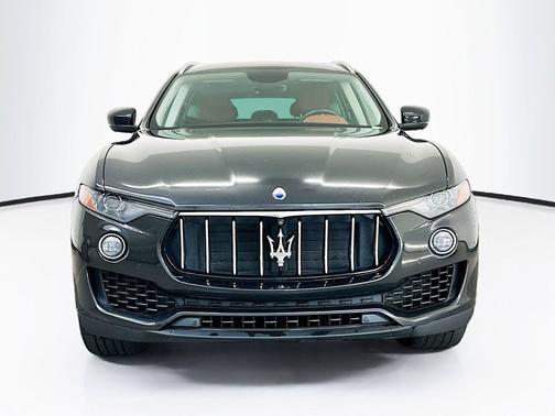 Nero Ribelle Mica 2017 Maserati Levante Base