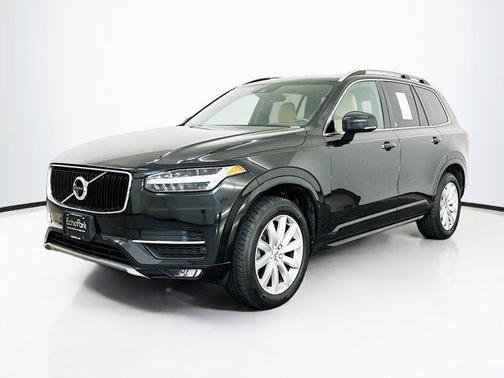 2017 Volvo XC90 T6 Momentum