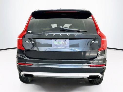 2017 Volvo XC90 T6 Momentum