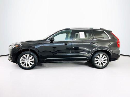 2017 Volvo XC90 T6 Momentum