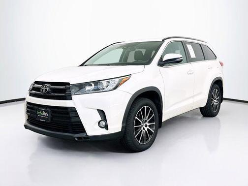 Blizzard Pearl 2018 Toyota Highlander SE