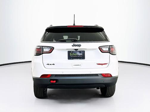 Bright White Clearcoat 2022 Jeep Compass Trailhawk
