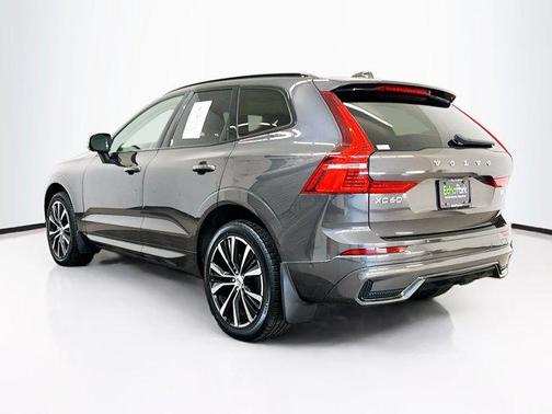 2023 Volvo XC60 B5 Plus Dark Theme