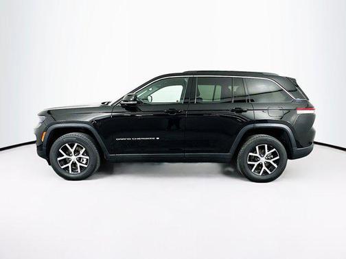 Diamond Black Crystal Pearlcoat 2024 Jeep Grand Cherokee Limited