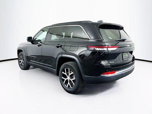 Diamond Black Crystal Pearlcoat 2024 Jeep Grand Cherokee Limited