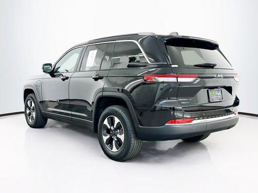 Diamond Black Crystal Pearlcoat 2024 Jeep Grand Cherokee 4xe Base