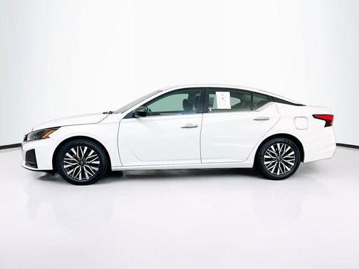 Glacier White 2025 Nissan Altima SV FWD