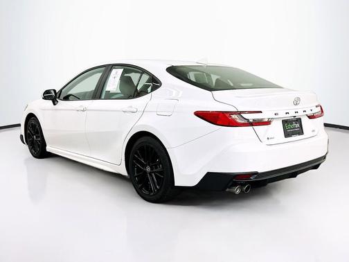 Ice Cap 2025 Toyota Camry SE