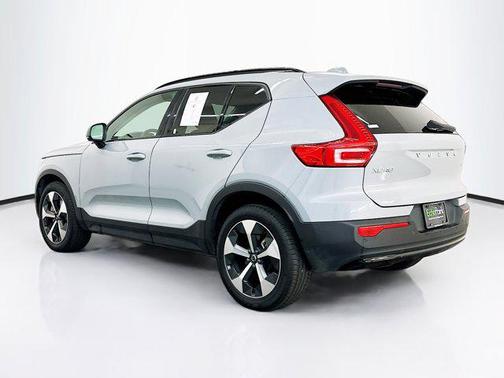 2024 Volvo XC40 B5 Core Bright Theme