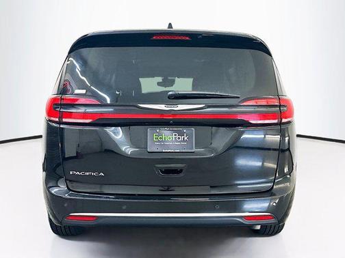 Diamond Black Crystal Pearlcoat 2024 Chrysler Pacifica Touring L