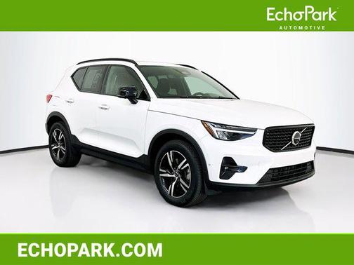 2023 Volvo XC40 B5 Plus Dark Theme