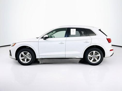 Glacier White Metallic 2023 Audi Q5 40 Premium