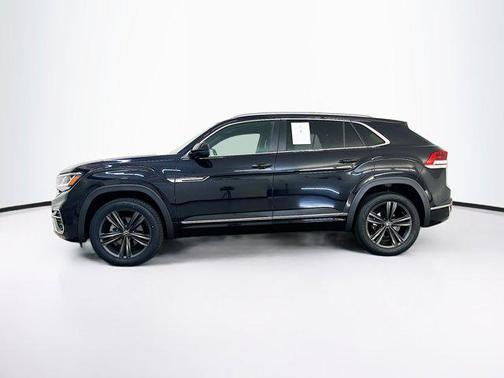 Deep Black Pearl 2022 Volkswagen Atlas Cross Sport 3.6L V6 SEL R-Line