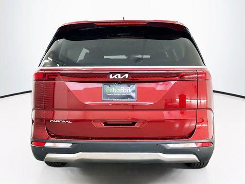 2023 Kia Carnival SX