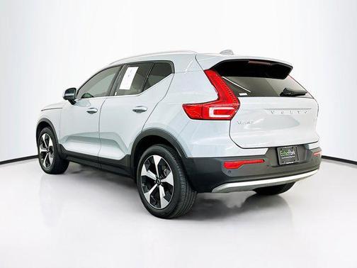 2024 Volvo XC40 B5 Plus Bright Theme