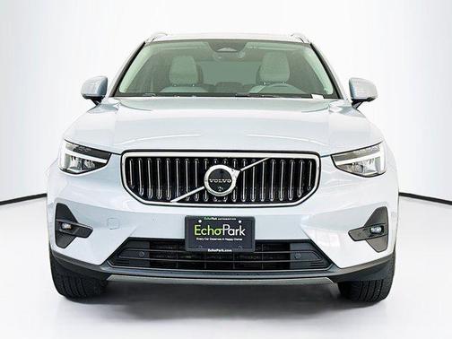 2024 Volvo XC40 B5 Plus Bright Theme