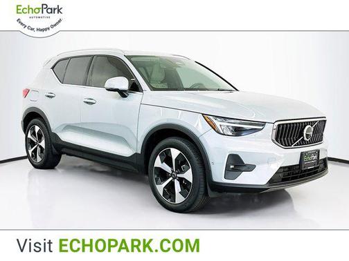 2024 Volvo XC40 B5 Plus Bright Theme