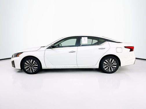 Glacier White 2025 Nissan Altima SV FWD