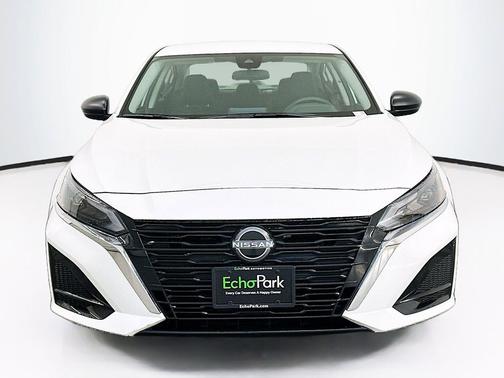 Glacier White 2025 Nissan Altima SV FWD