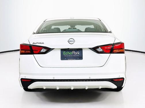 Glacier White 2025 Nissan Altima SV FWD
