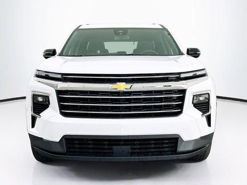 Summit White 2025 Chevrolet Traverse LT