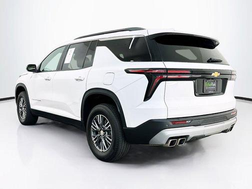 Summit White 2025 Chevrolet Traverse LT