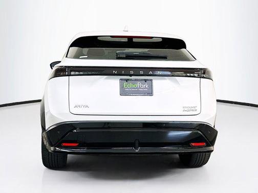 Everest White Pearl Tricoat 2024 Nissan ARIYA EVOLVE+