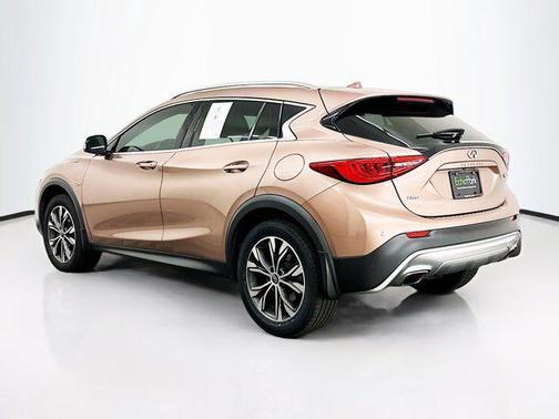 2017 INFINITI QX30 Premium