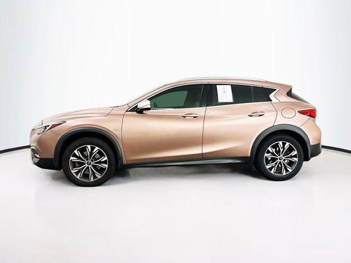 2017 INFINITI QX30 Premium