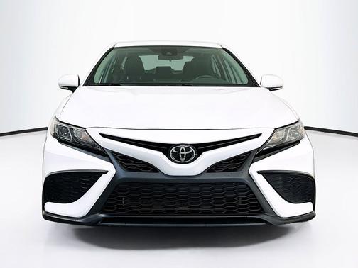 Ice Cap 2024 Toyota Camry SE