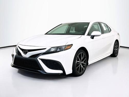 Ice Cap 2024 Toyota Camry SE