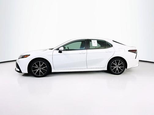 Ice Cap 2024 Toyota Camry SE