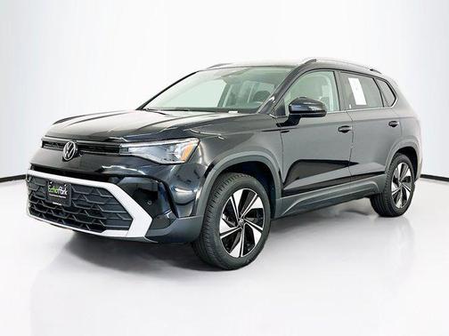 Deep Black Pearl 2025 Volkswagen Taos 1.5T SE