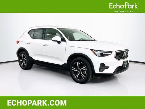 2025 Volvo XC40 B5 Core Bright Theme