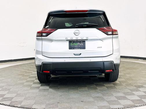 Brilliant Silver Metallic 2025 Nissan Rogue SV