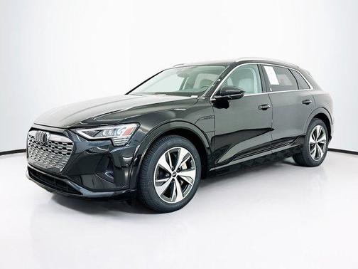 Mythos Black Metallic 2024 Audi Q8 e-tron Premium Plus