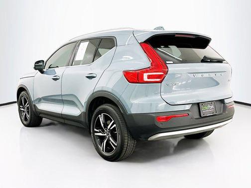 2023 Volvo XC40 B5 Plus Bright Theme