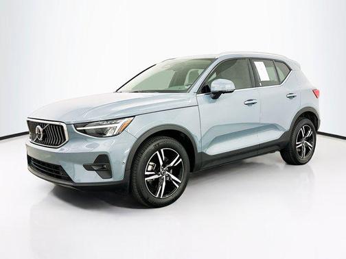 2023 Volvo XC40 B5 Plus Bright Theme