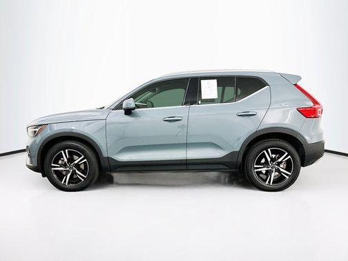 2023 Volvo XC40 B5 Plus Bright Theme