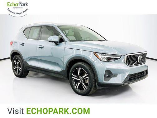 2023 Volvo XC40 B5 Plus Bright Theme