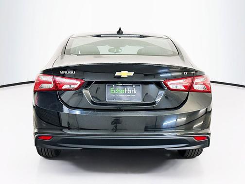 Mosaic Black Metallic 2022 Chevrolet Malibu LT
