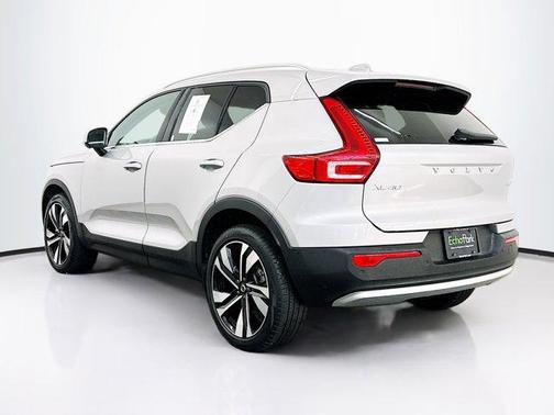2025 Volvo XC40 B5 Plus Bright Theme