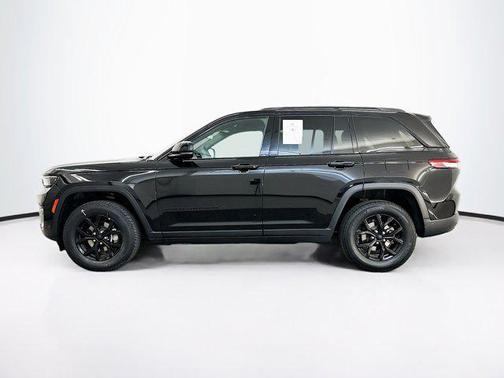 Diamond Black Crystal Pearlcoat 2025 Jeep Grand Cherokee Altitude