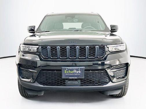 Diamond Black Crystal Pearlcoat 2025 Jeep Grand Cherokee Altitude