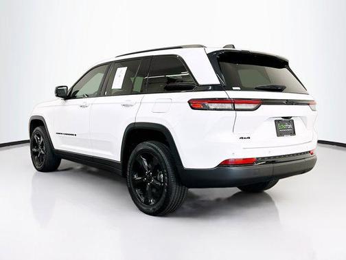 Bright White Clearcoat 2023 Jeep Grand Cherokee Altitude