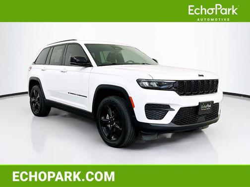 Bright White Clearcoat 2023 Jeep Grand Cherokee Altitude
