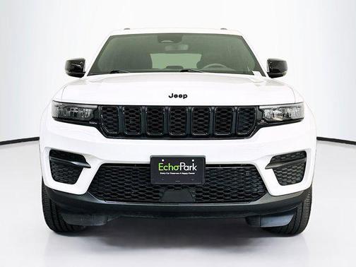 Bright White Clearcoat 2023 Jeep Grand Cherokee Altitude