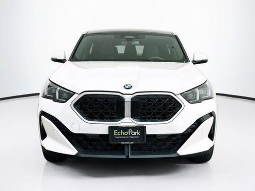 Mineral White Metallic 2025 BMW X2 xDrive28i
